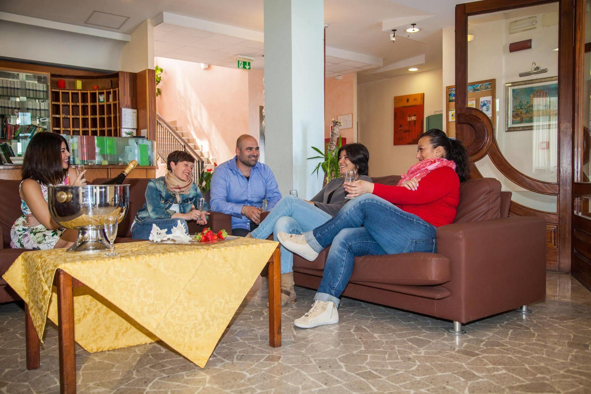 סוטומרינה Hotel Park E Mobil Home מראה חיצוני תמונה